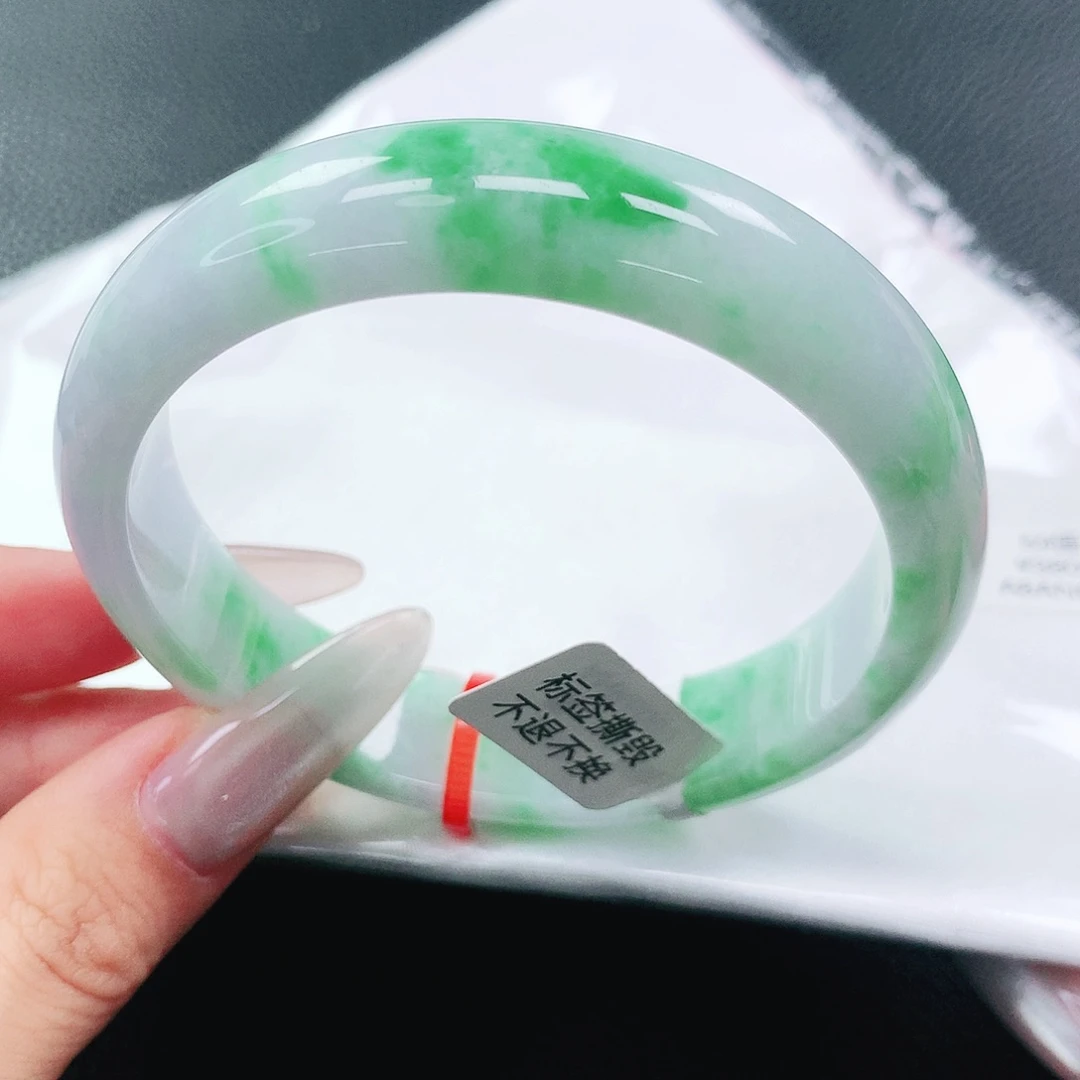 翡翠手镯未镶嵌59圈