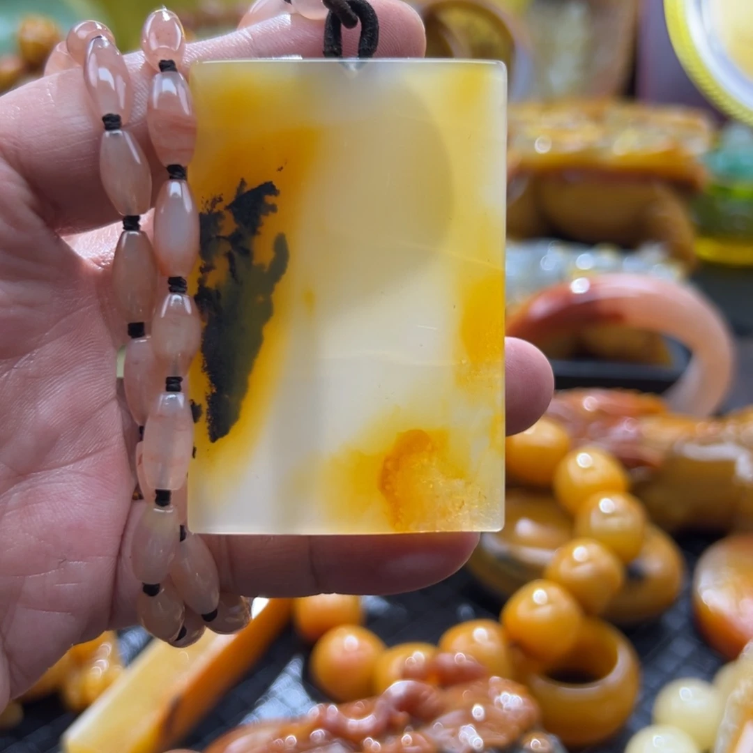 石英质玉未镶嵌颈饰