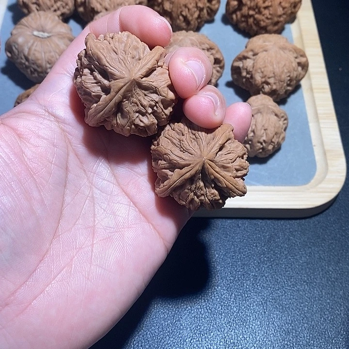 文玩核桃吊坠三棱