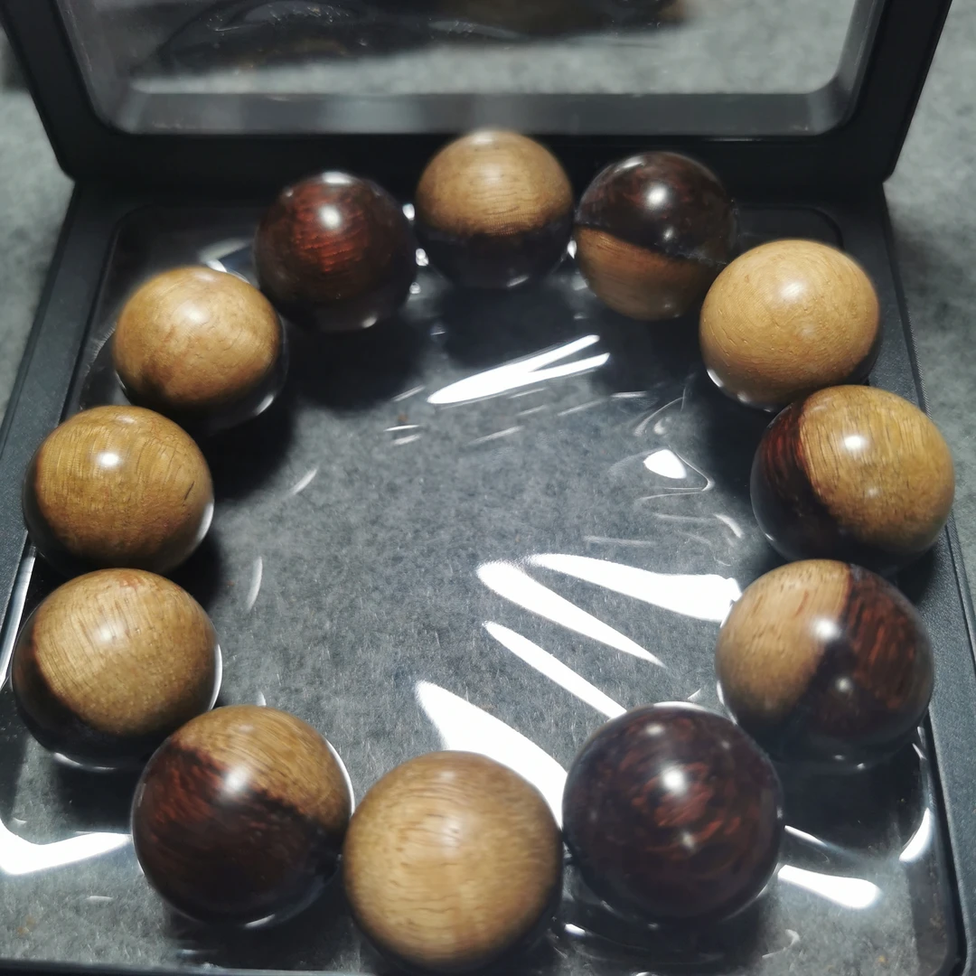 13,小叶紫檀阴阳珠手串,卡20尺寸12颗精品无暇水波纹精品。