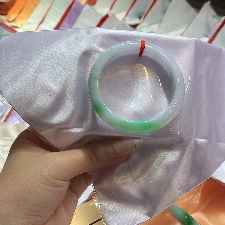 翡翠未镶嵌手镯正圈