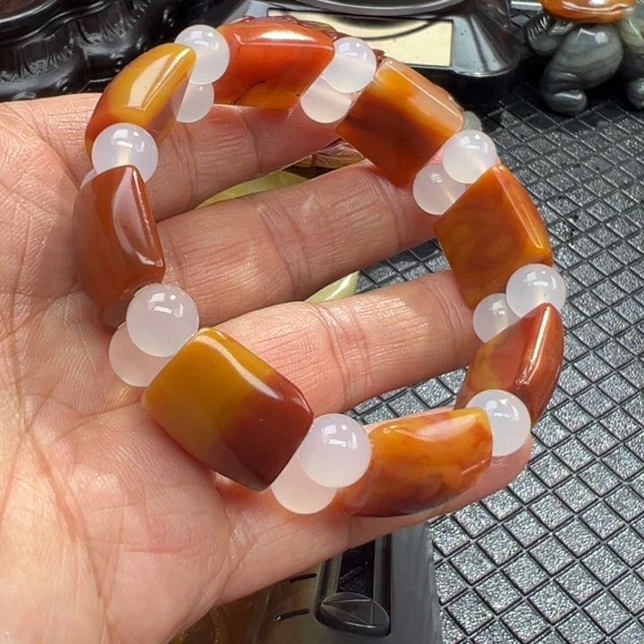 石英质玉（黄龙玉）颈饰未镶嵌