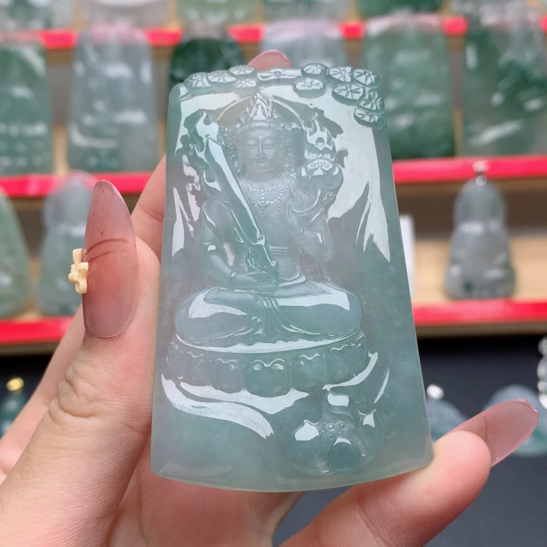 翡翠未镶嵌颈饰虚空藏