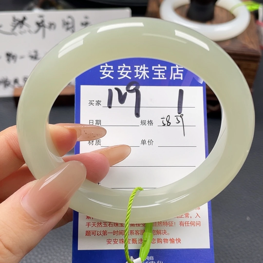 和田玉未镶嵌手镯