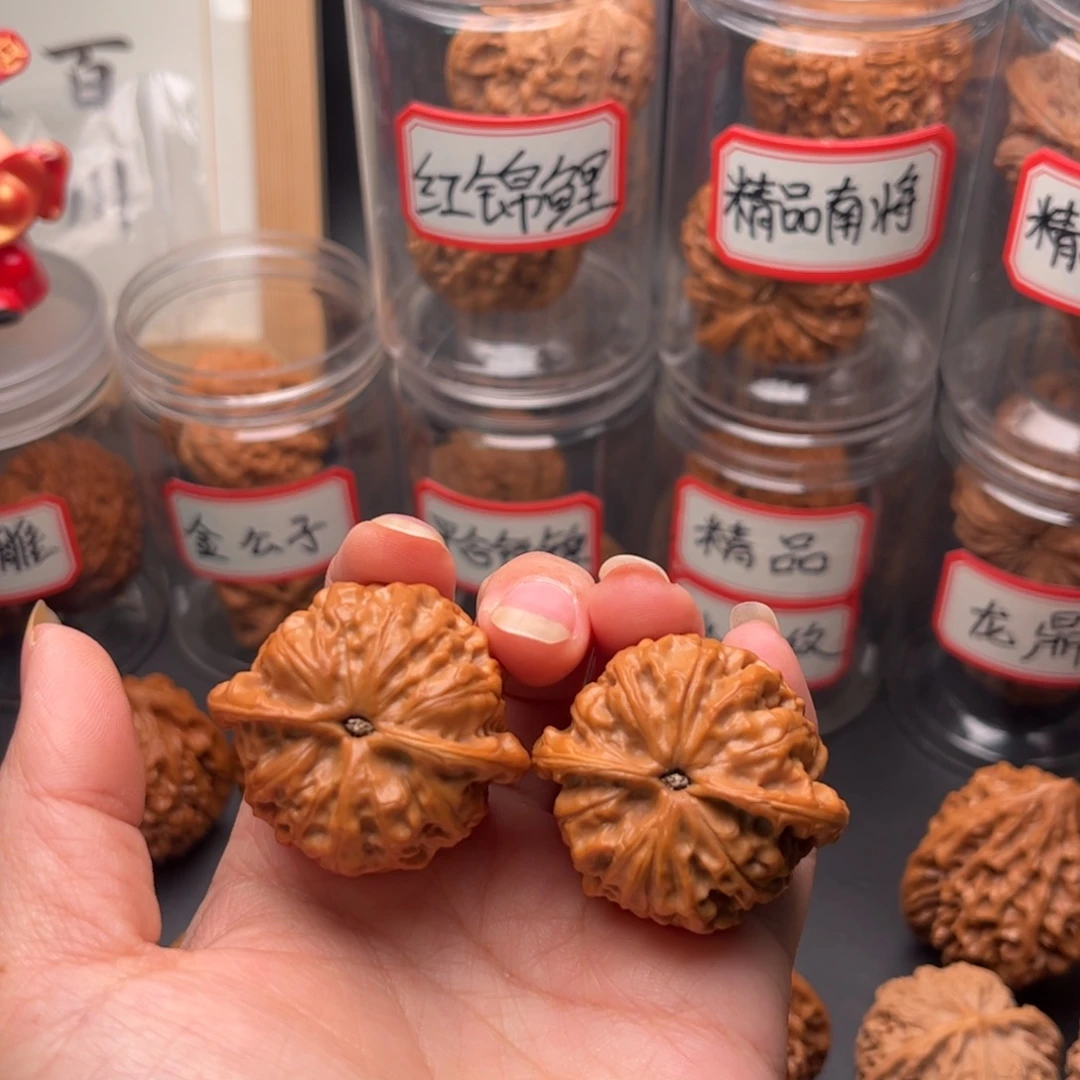 独***℃文玩核桃把件38.5小众金牛