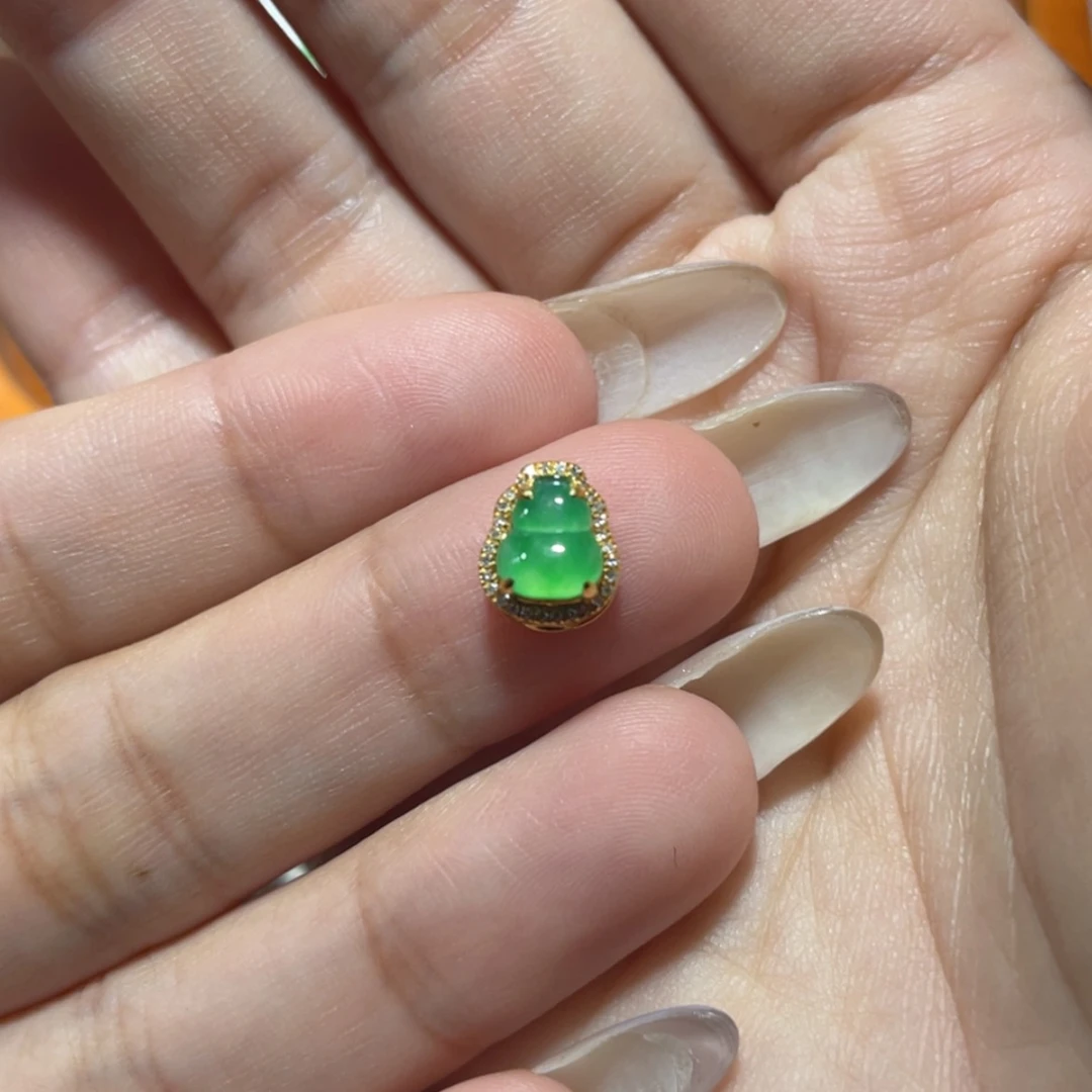 【闪购商品】颈饰18K金镶嵌翡翠