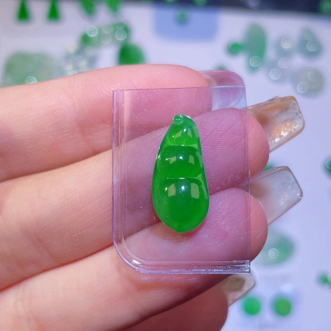 翡翠未镶嵌颈饰裸石