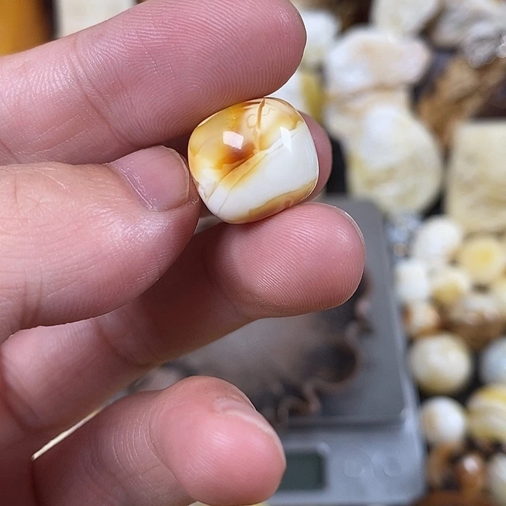 未镶嵌琥珀裸石我