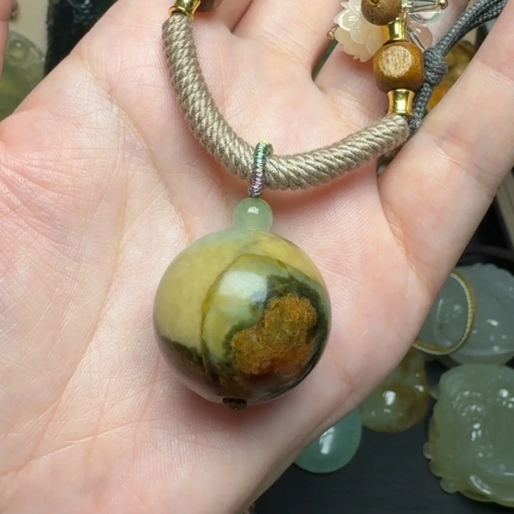 龙***忧未镶嵌蛇纹石玉颈饰