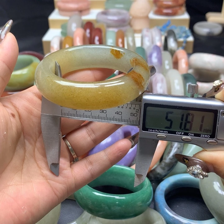 未镶嵌手镯石英质玉