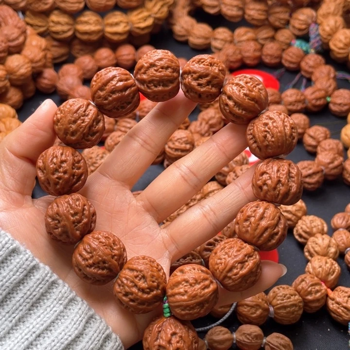 文玩核桃吊坠冰**缘珊瑚粗筋元宝