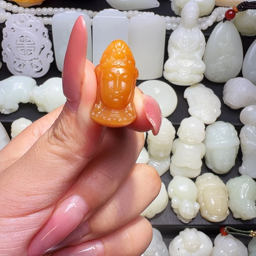 余***你和田玉未镶嵌颈饰