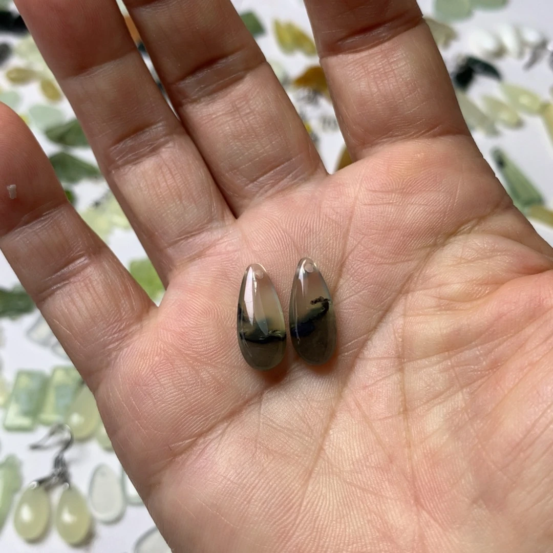 蛇纹石玉未镶嵌耳环