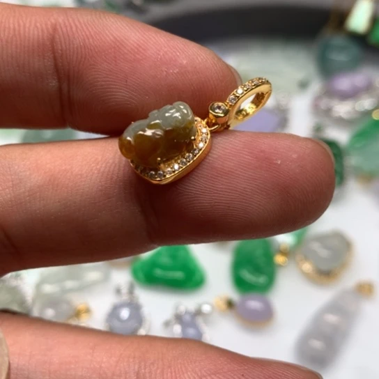 翡翠颈饰未镶嵌翡翠