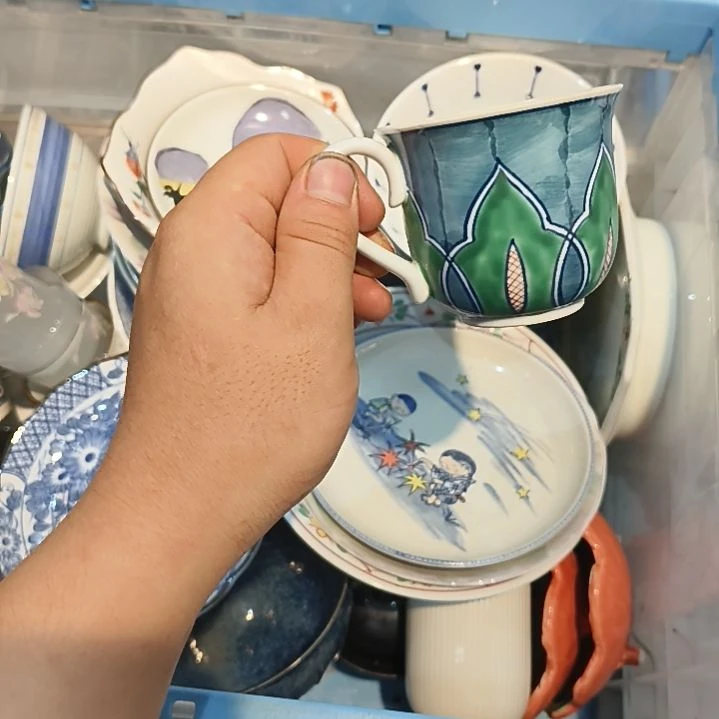 j***～瓷片轻轻巧巧去去去QQ群