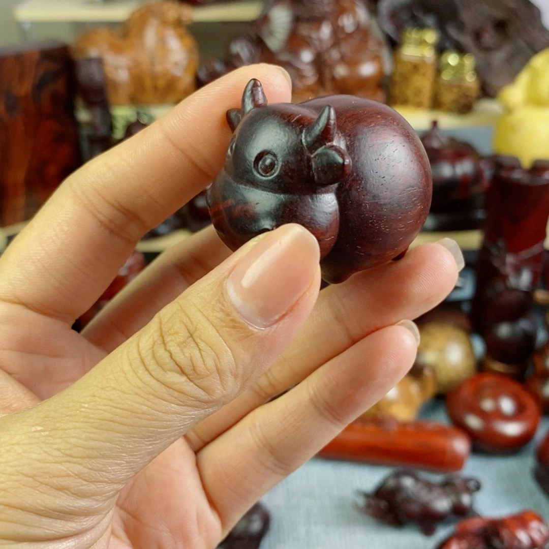 深***心檀香木小叶紫檀牛手把件