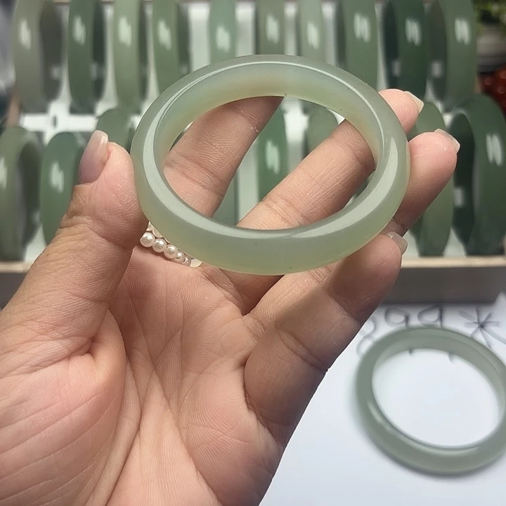 东陵石未镶嵌手镯