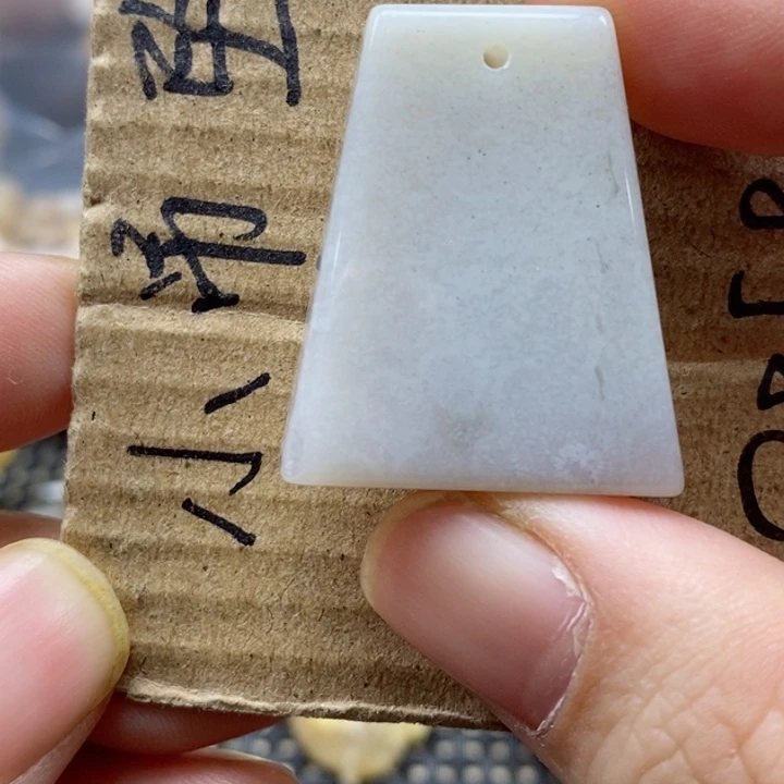 硅化珊瑚（珊瑚玉）颈饰未镶嵌