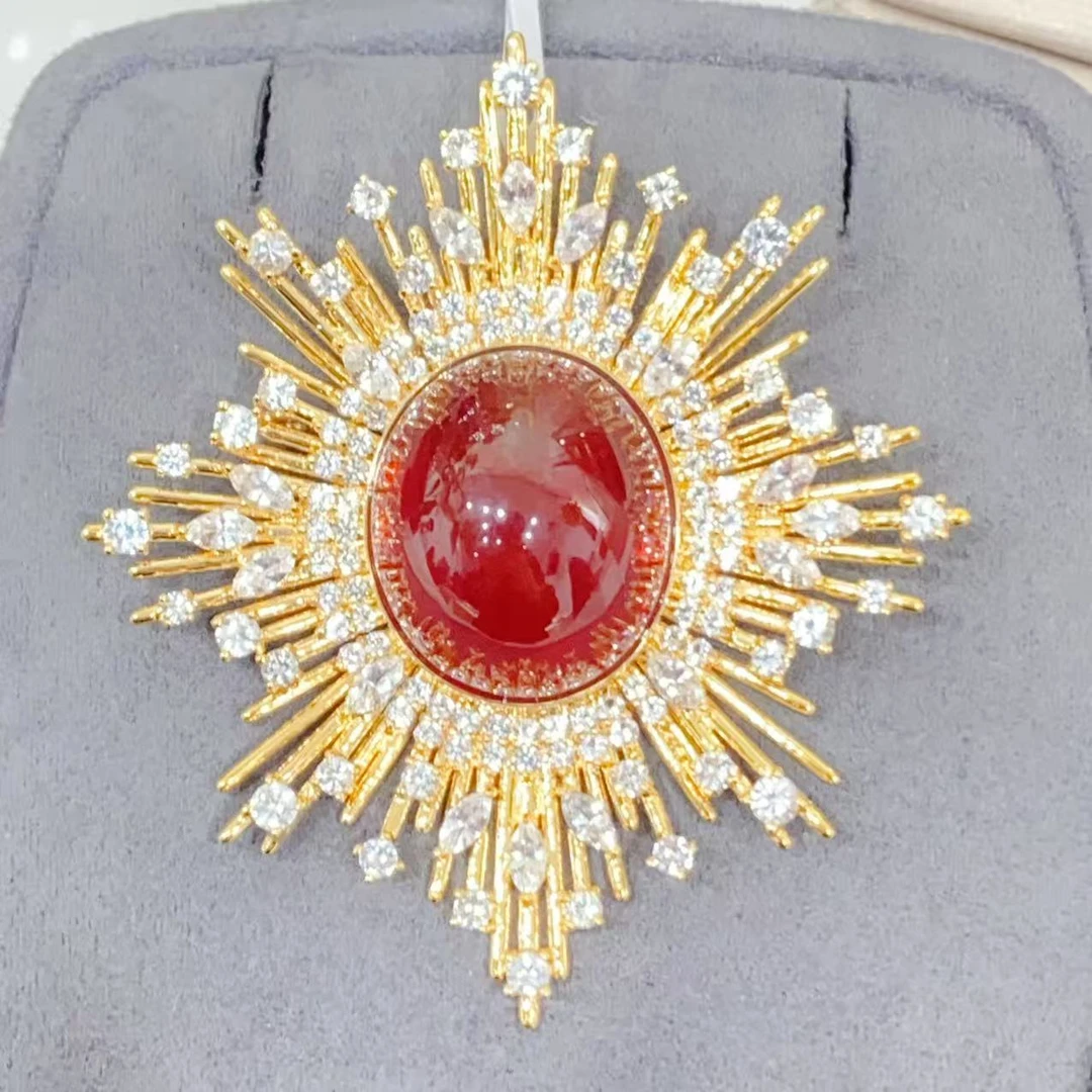 18K金镶嵌天然芬达石吊坠