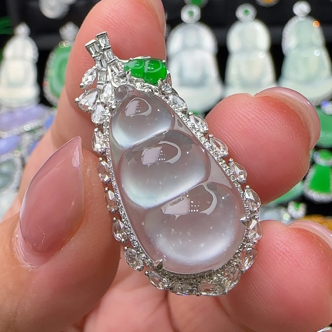 颈饰18K金镶嵌翡翠天然翡翠