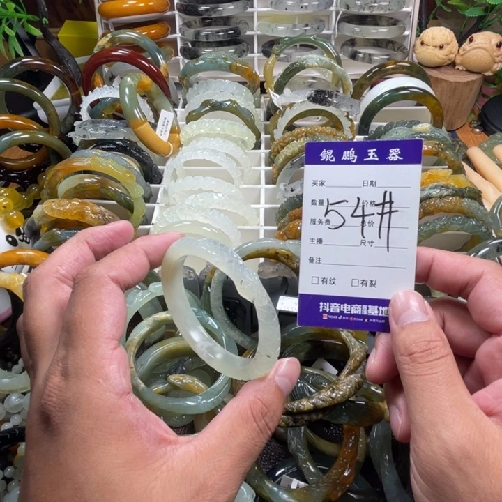 未镶嵌蛇纹石玉颈饰