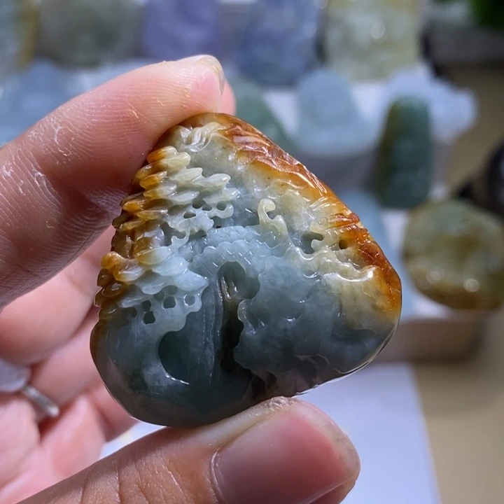 【闪购商品】颈饰未镶嵌翡翠山水