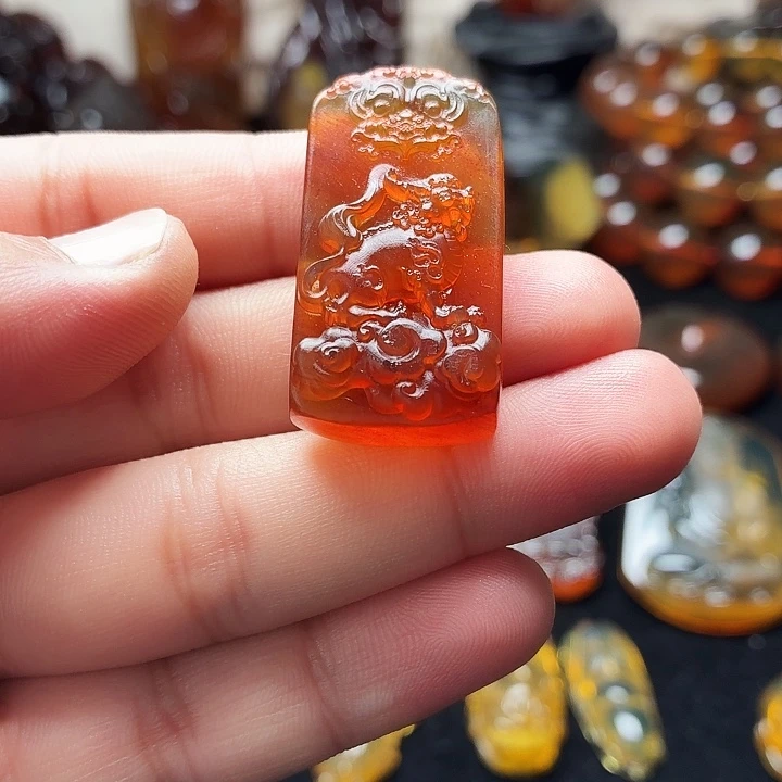 琥珀未镶嵌颈饰,,