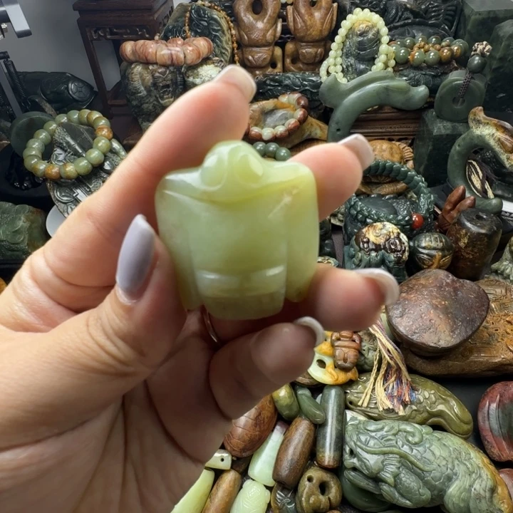 透闪石质玉未镶嵌珠宝奇石