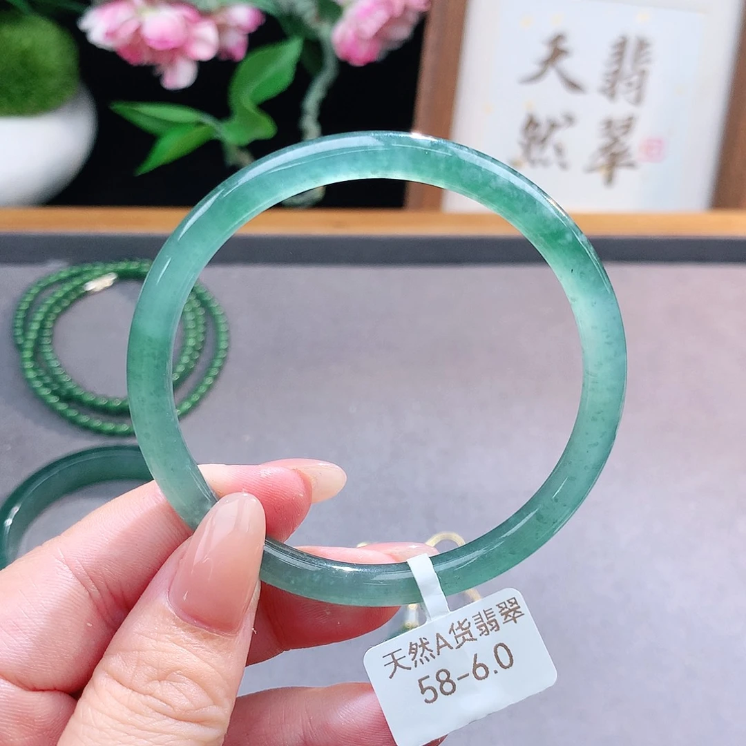 未镶嵌手镯（圆镯）翡翠