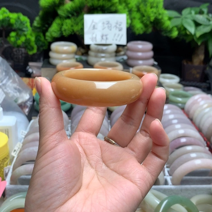 石英质玉（佘太翠）未镶嵌手镯52