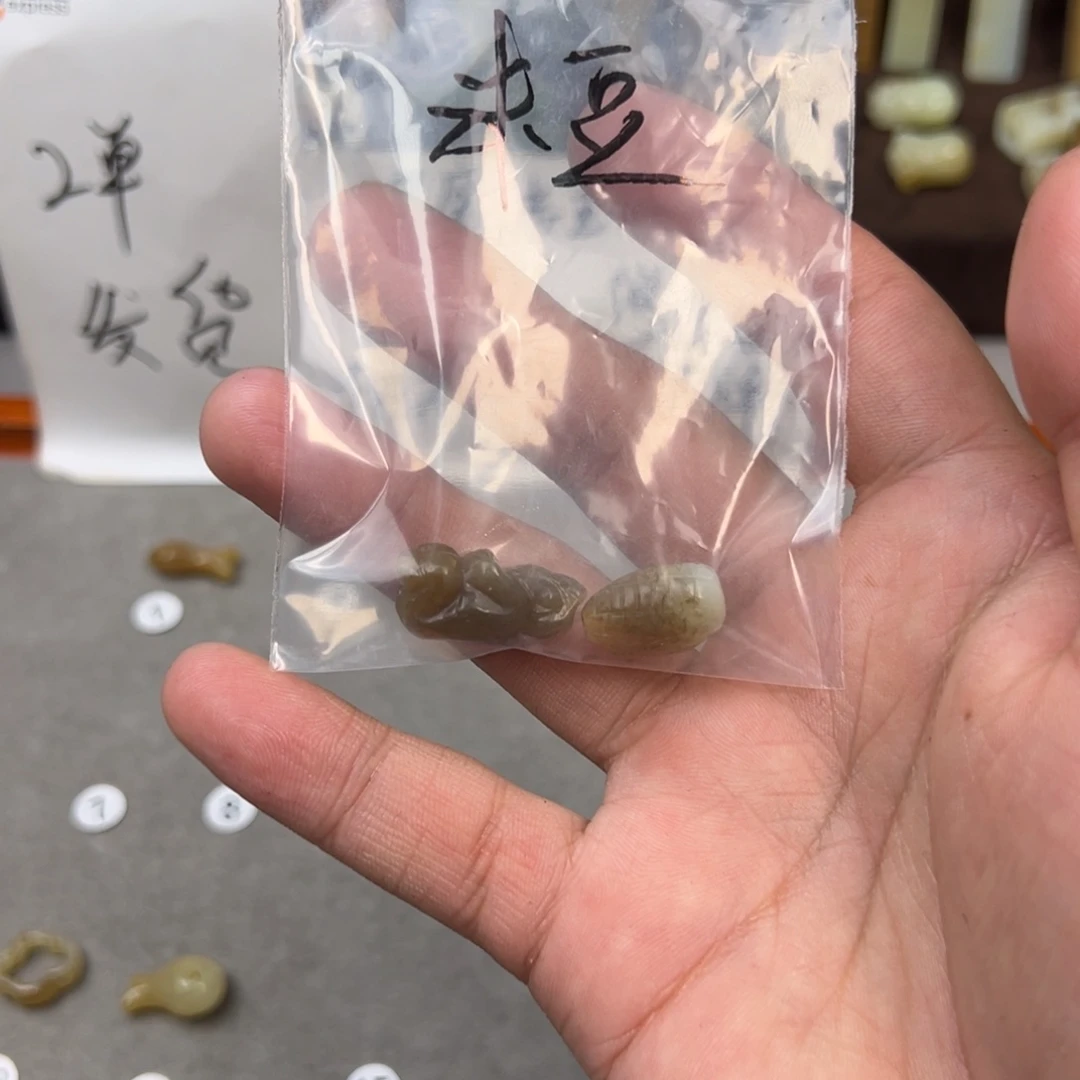 米***豆岫岩河磨玉（透闪石质玉）未镶嵌颈饰