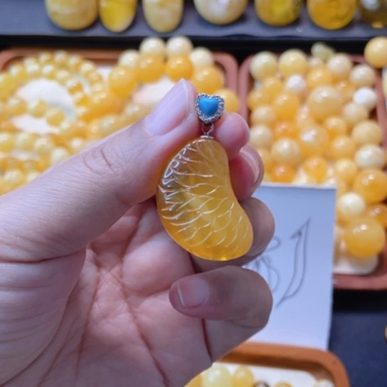 琥珀未镶嵌颈饰天然蜜蜡
