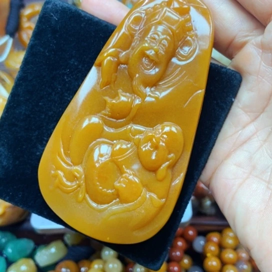 石英质玉（黄龙玉）未镶嵌颈饰