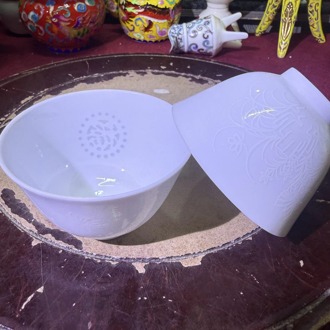甜白瓷镂空沥粉口杯