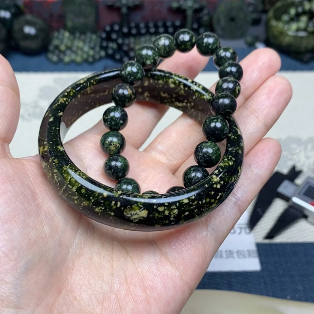 会***籽蛇纹石玉未镶嵌手镯