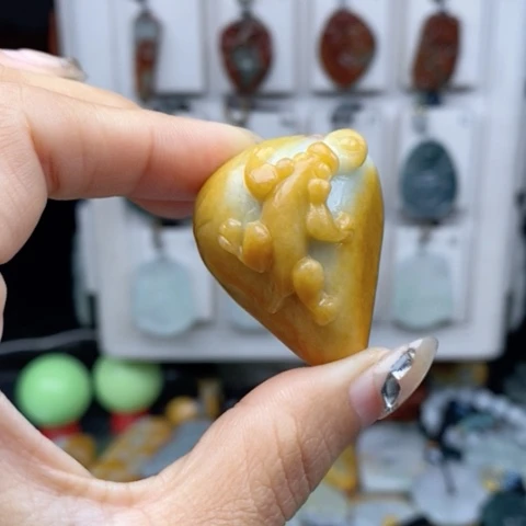 翡翠颈饰未镶嵌翡翠