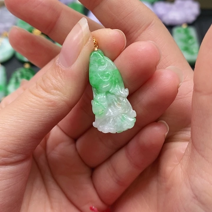 翡翠颈饰未镶嵌吊坠