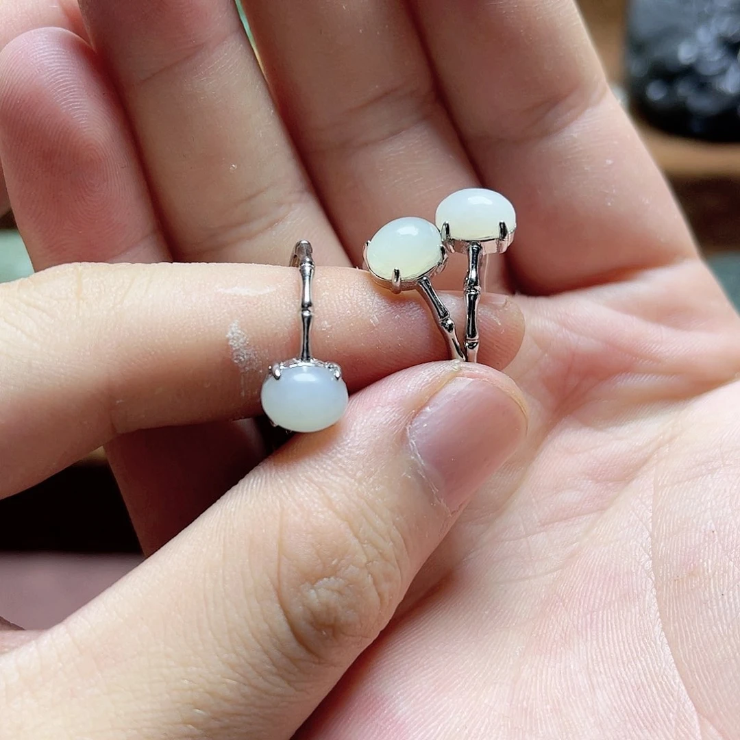 和田玉未镶嵌颈饰白玉戒指