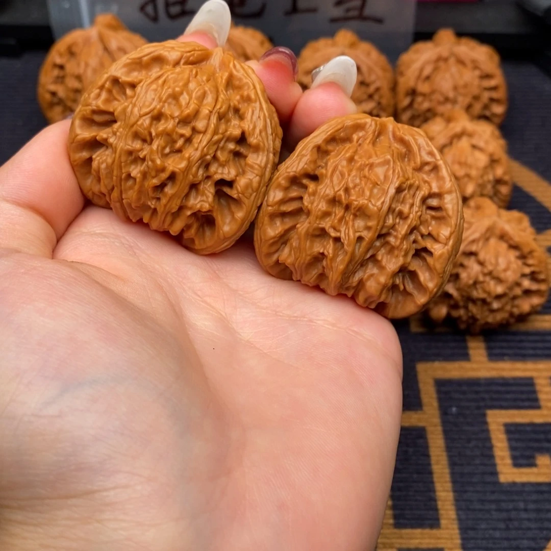 台***资文玩核桃吊坠白狮子