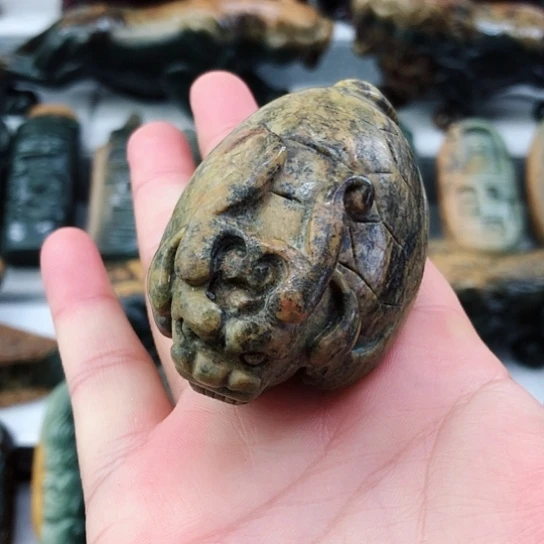 未镶嵌岫岩河磨玉(透闪石质玉)把件