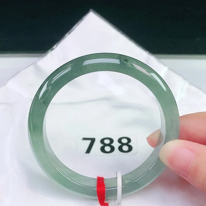 翡翠未镶嵌手镯（圆镯）56.8