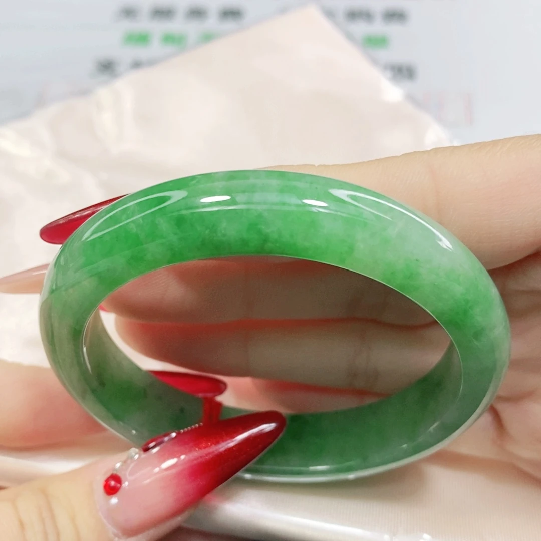 翡翠手镯未镶嵌53贵妃。