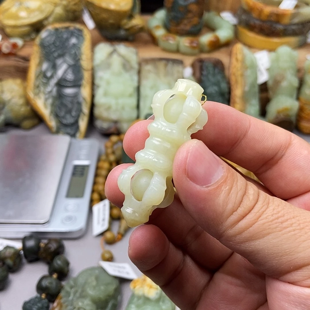 岫岩老玉（透闪石质玉）挂坠未镶嵌张*顺