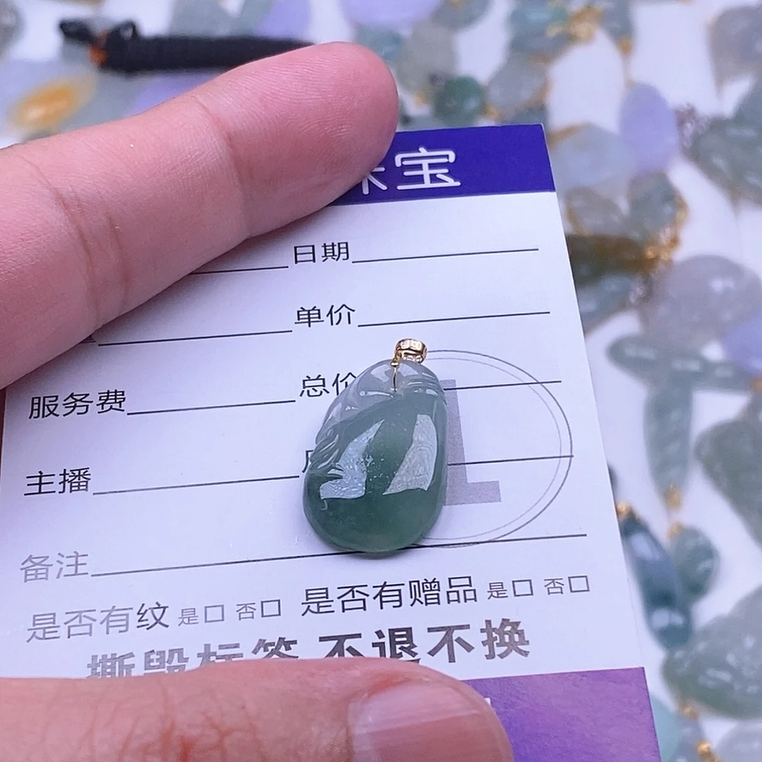 翡翠18K金镶嵌颈饰带****?