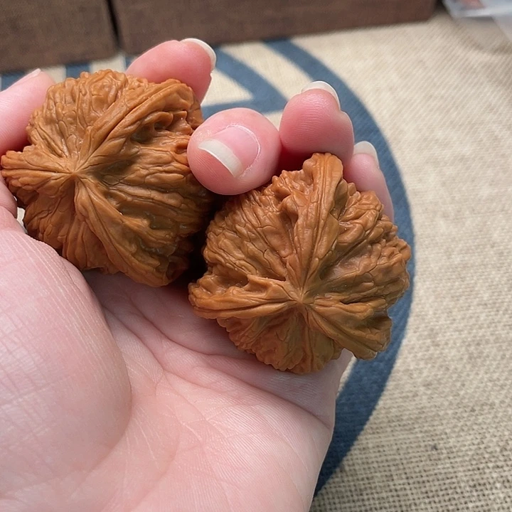 美***界文玩核桃吊坠白狮子