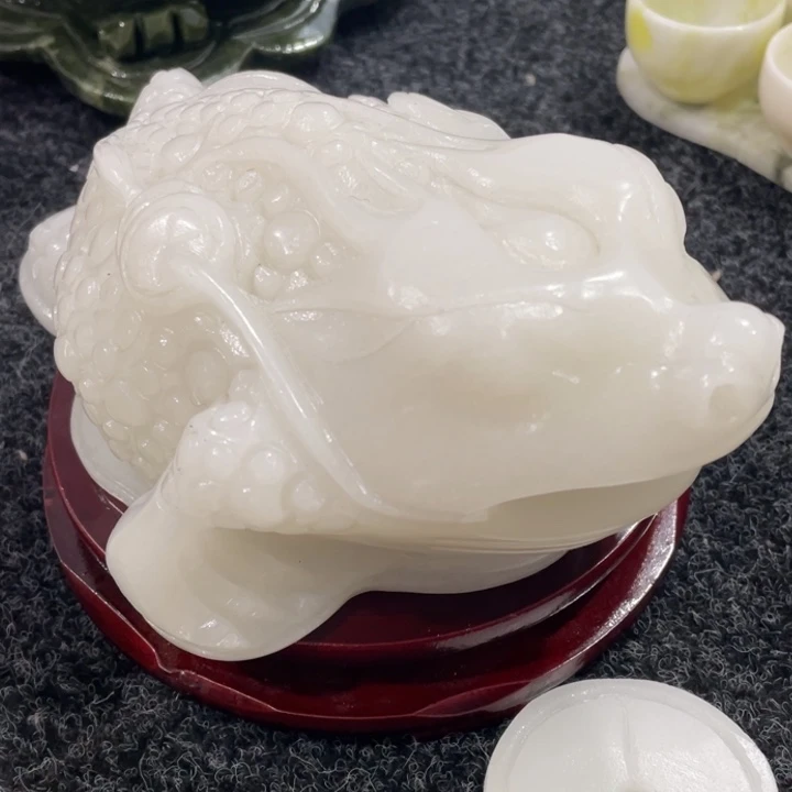 下***亮玉玉蟾雕刻摆件特价