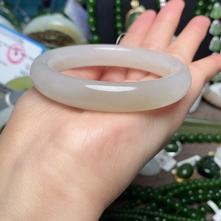 和田玉未镶嵌手镯冰底藕粉