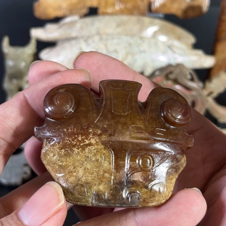 威***狮和田玉（糖玉）未镶嵌挂件