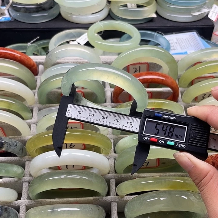 未镶嵌蛇纹石玉手镯38