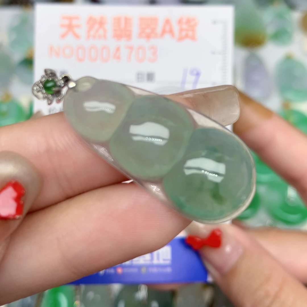 翡翠18K金镶嵌颈饰豆子